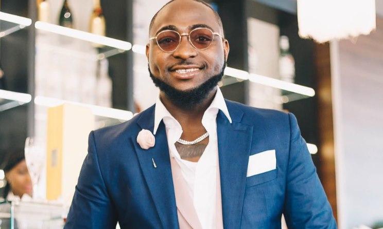 Fans Go Wild As Davido Grabs A Female Fan’s A$$ While Performing At A Show In Anambra
