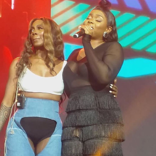 What Beef? Yemi Alade Joins Tiwa Savage on Stage at her “Savage” Concert