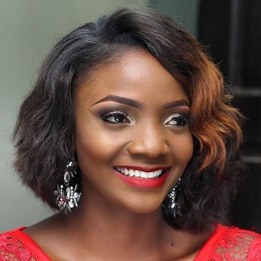Fans In Sierra Leone Gather In Millions To Welcome Simi Like Royalty || See Video