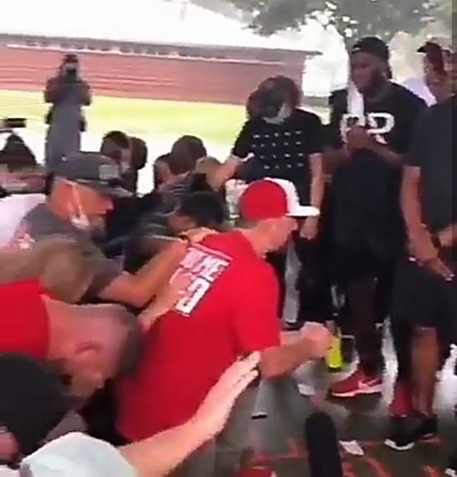 Video: White community kneel before Black community to beg for forgiveness for years of racism